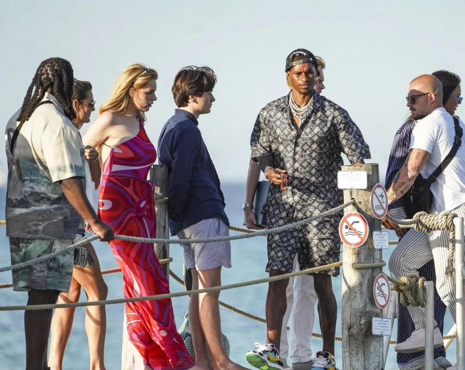 Marcus Rashford rạng rỡ bên người phụ nữ bí ẩn 5