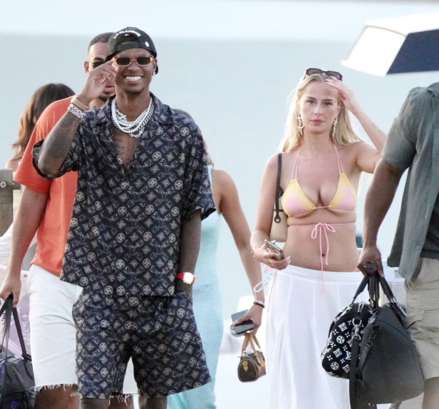 Marcus Rashford rạng rỡ bên người phụ nữ bí ẩn 1