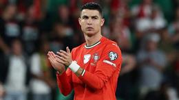Cristiano Ronaldo hứa ngoan ngoãn trước làn sóng la ó tại Dublin