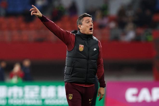 HLV Antonio Puche của ĐT U23 Trung Quốc HLV Antonio Puche cua dT U23 Trung Quoc