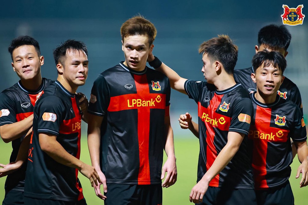 Lịch thi đấu bóng đá hôm nay 1/11: Ninh Bình tiếp mạch chiến thắng? - Ảnh 1. Lịch thi đấu bóng đá hôm nay