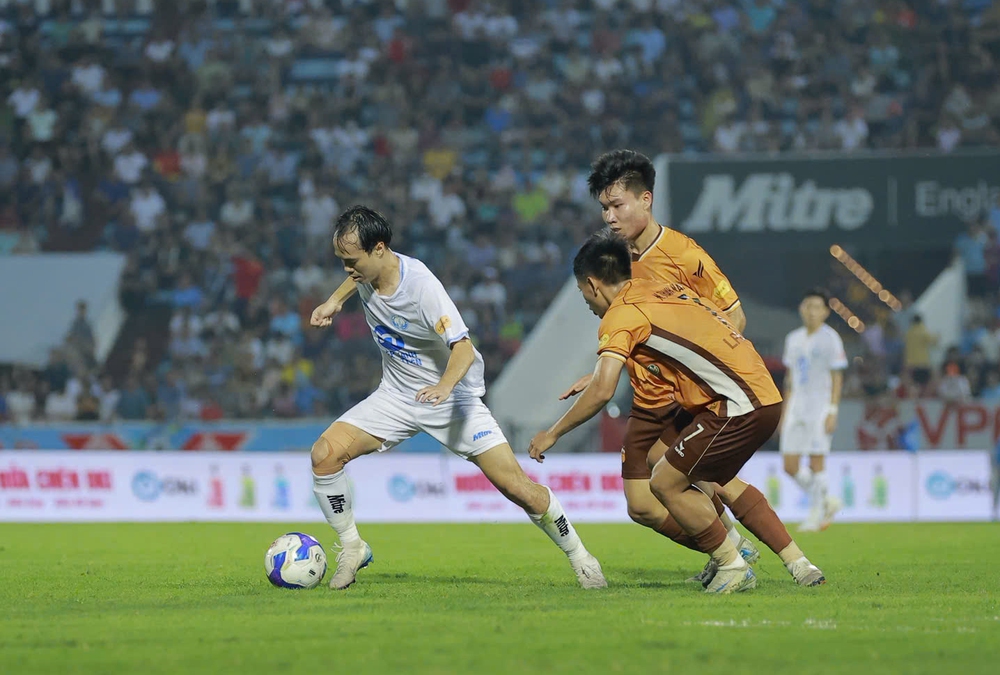 Lịch thi đấu bóng đá hôm nay 31/10: Trực tiếp HAGL đấu với Nam Định, CAHN vs PVF-CAND - Ảnh 1. Lịch thi đấu bóng đá hôm nay