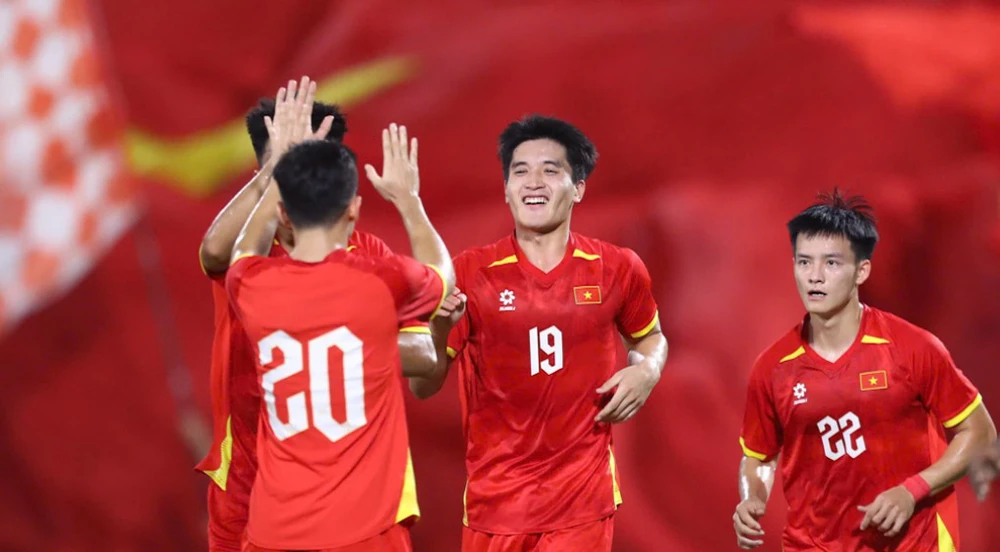 Lịch thi đấu bóng đá hôm nay 12/11: Trực tiếp U22 Việt Nam đấu với U22 Trung Quốc - Ảnh 1. Lịch thi đấu bóng đá hôm nay 12/11: Trực tiếp U22 Việt Nam đấu với U22 Trung Quốc - Ảnh 1.